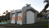 tenda inflavel com cortinas